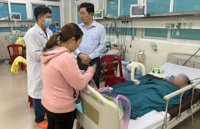 nguyen-nhan-nguoi-dan-ong-om-2-con-nho-lam-dieu-dai-dot-he-lo-tinh-tiet-dau-long-ve-hoan-canh-gia-dinh