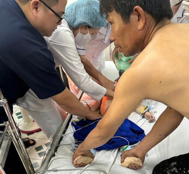 vu-bo-om-2-con-nhay-song-khien-be-2-tuoi-tu-vong-danh-tinh-nguoi-bo-tinh-hinh-be-trai-6-tuoi-3