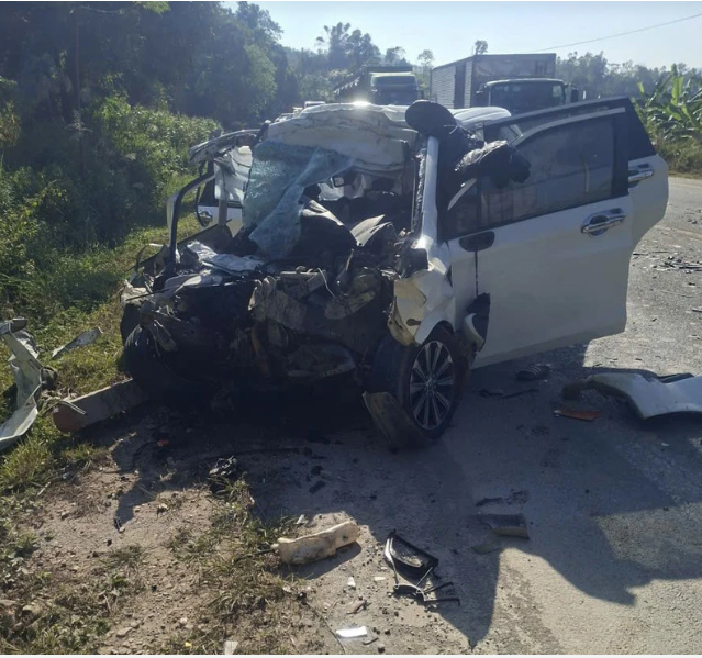 vu-oto-dam-xe-tai-o-lang-son-khien-4-nguoi-tu-vong-co-gia-dinh-con-bi-thuong-nang-bo-me-tu-vong-tai-cho-6