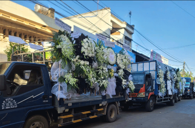 Vu-chay-nha-4-nguoi-tu-vong-o-dak-lak-nhieu-nguoi-den-thap-nen-huong-tien-biet-nan-nhan-xau-so-4