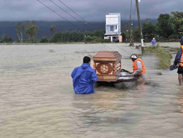 Cai-ket-dang-ngat-cho-nguoi-dan-ong-dang-thong-tin-hang-tram-nguoi-chet-do-lu-o-hai-thinh-1