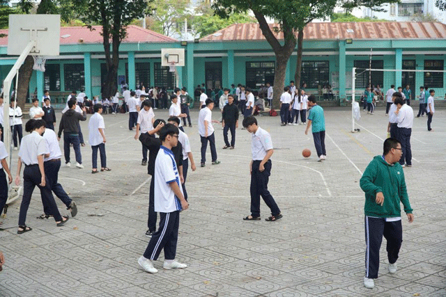 Phan-ung-cua-hoc-sinh-o-tphcm-khi-100-truong-hoc-han-che-su-dung-dien-thoai-trong-gio-ra-choi-4