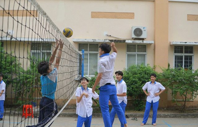 Phan-ung-cua-hoc-sinh-o-tphcm-khi-100-truong-hoc-han-che-su-dung-dien-thoai-trong-gio-ra-choi-5