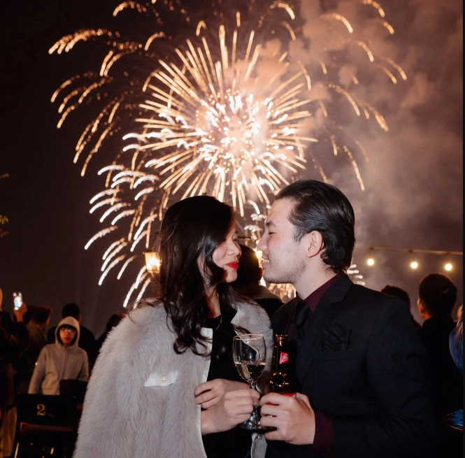 Thong-tin-dia-diem-xem-can-canh-ban-phao-hoa-o-hi-guom-sieu-net-gia-3-5-trieu-nguoi-van-chay-hang-1