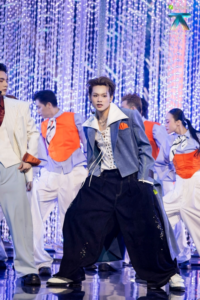 Bui-truong-linh-tung-bi-che-viet-nhac-tam-thuong-den-nhac-si-co-ca-khuc-duoc-cat-vang-tai-dai-le-a80-7