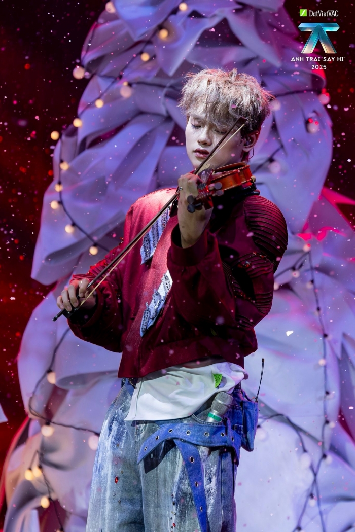 Bui-truong-linh-tung-bi-che-viet-nhac-tam-thuong-den-nhac-si-co-ca-khuc-duoc-cat-vang-tai-dai-le-a80-8