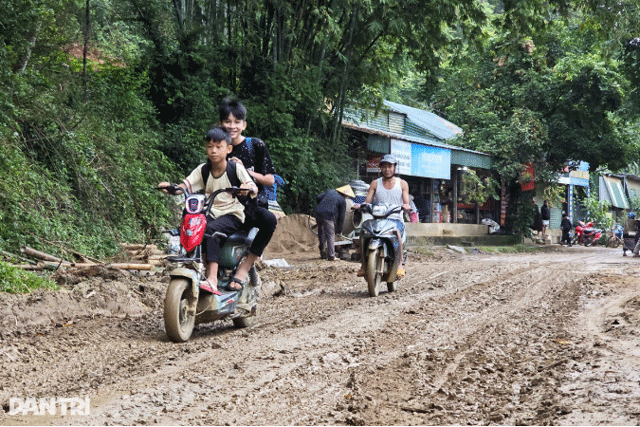 Du-an-duong-quoc-lo-48d-dung-thi-cong-sau-20-nam-di-xe-may-ma-nhu-cuoi-ngua-nga-cha-dam-keu-1