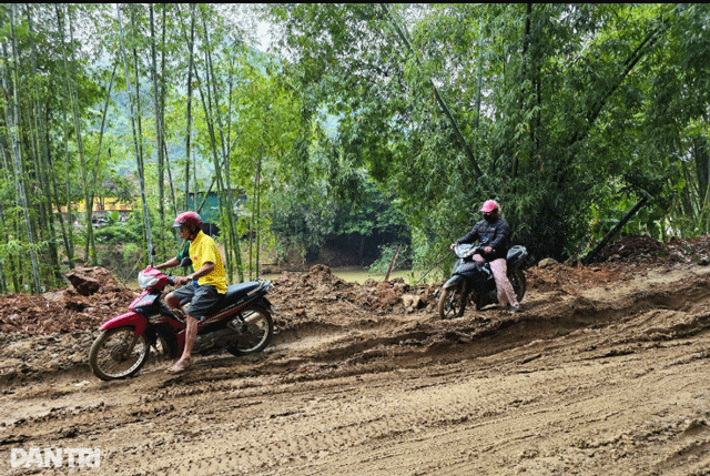 Du-an-duong-quoc-lo-48d-dung-thi-cong-sau-20-nam-di-xe-may-ma-nhu-cuoi-ngua-nga-cha-dam-keu-3