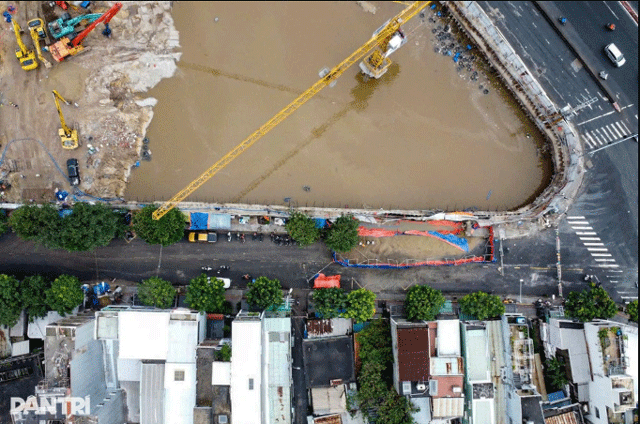 Vu-ho-tu-than-dai-15m-o-da-nang-cac-ho-dan-lo-sot-vo-khi-phat-hien-nha-cung-xuat-hien-vet-nut-3