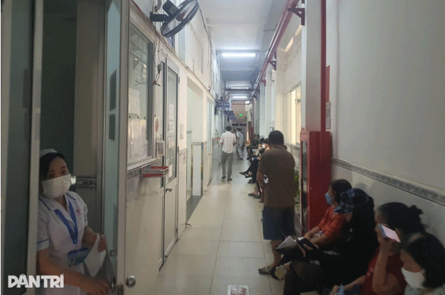 Vu-chay-quan-an-khien-6-nguoi-thuong-vong-o-tphcm-co-2-co-gai-nhay-tu-tren-cao-xuong-de-thoat-than-1