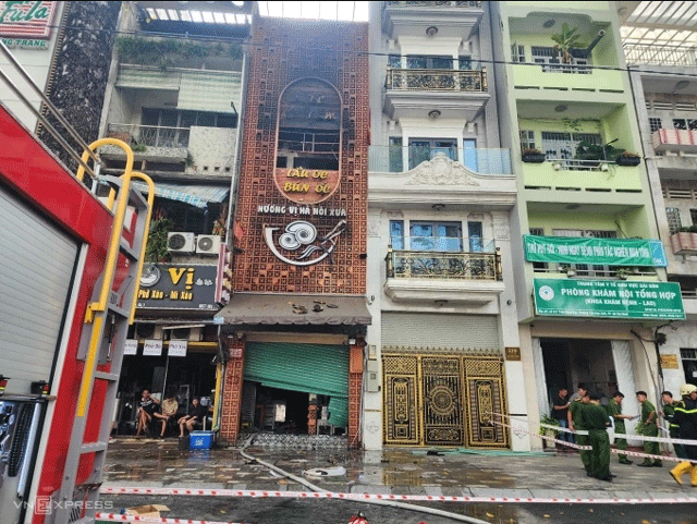 Vu-chay-quan-an-khien-6-nguoi-thuong-vong-o-tphcm-co-2-co-gai-nhay-tu-tren-cao-xuong-de-thoat-than-2