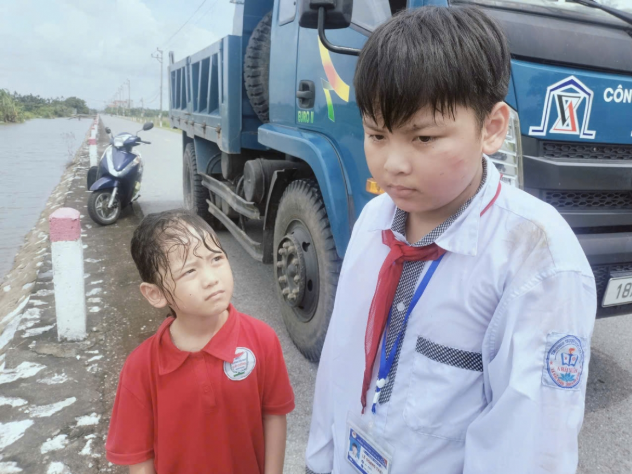 Nam sinh-cuu-hai-em-nho-2
