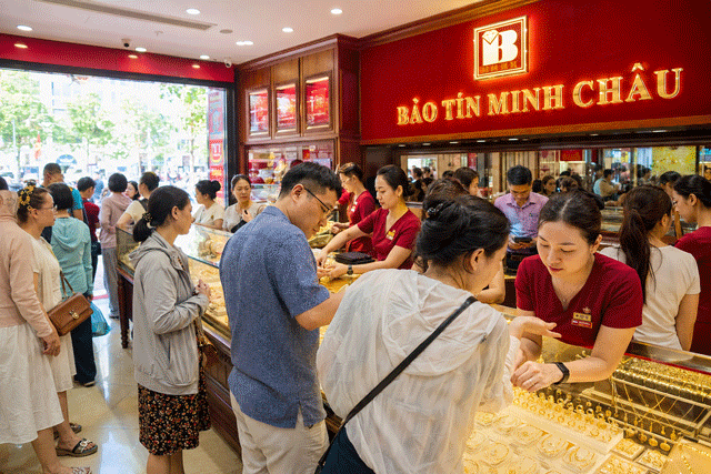 vi-sao-nha-dau-tu-ban-vang
