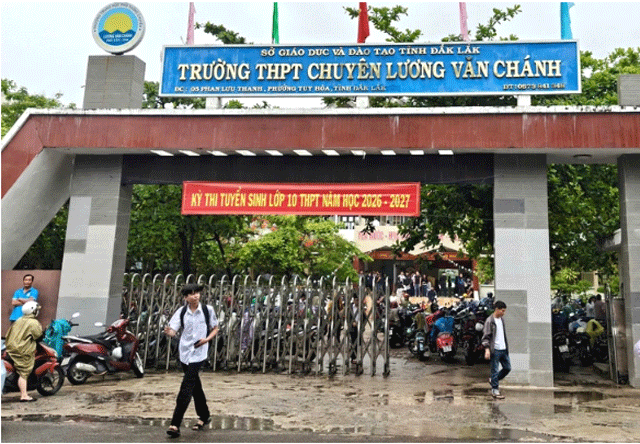 Hon-2-diem-van-do-truong-chuyen-1