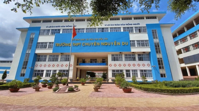 Hon-2-diem-van-do-truong-chuyen-2