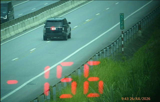 Nu-tai-xe-chay-156-km-gio-1