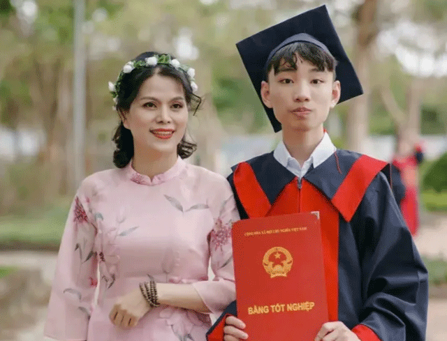Nam-sinh-thi-lai-tot-nghiep-2
