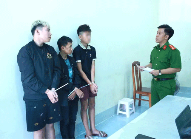 Dap-kinh-oto-1