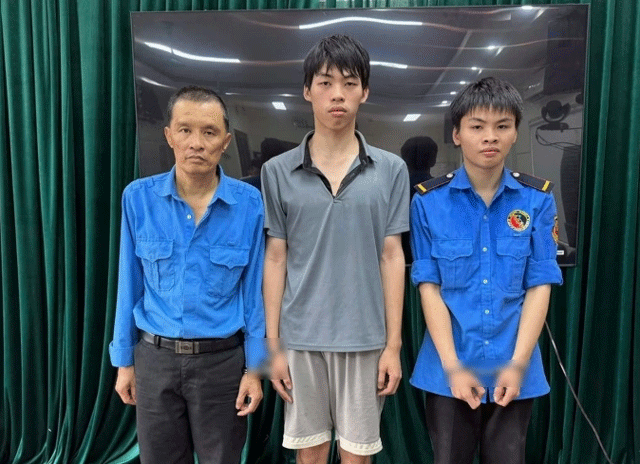 4-bao-ve-duoi-chem-2-nguoi-3