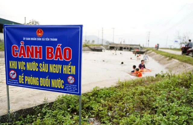 Mat-3-nguoi-con-vi-duoi-nuoc-2