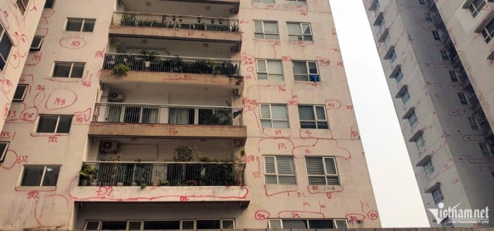 Cu-dan-toa-chung-cu-o-ha-noi-hoang-mang-tot-do-khi-xuat-hien-ky-hieu-muc-do-phu-kin-toan-bo-tuong-4