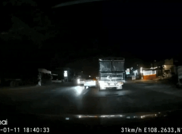 Tai-nan-lien-hoan-so-hai-vu-nghi-oto-lan-lan-vuot-au-tong-truc-dien-khien-nguoi-di-xe-may-tu-vong-1