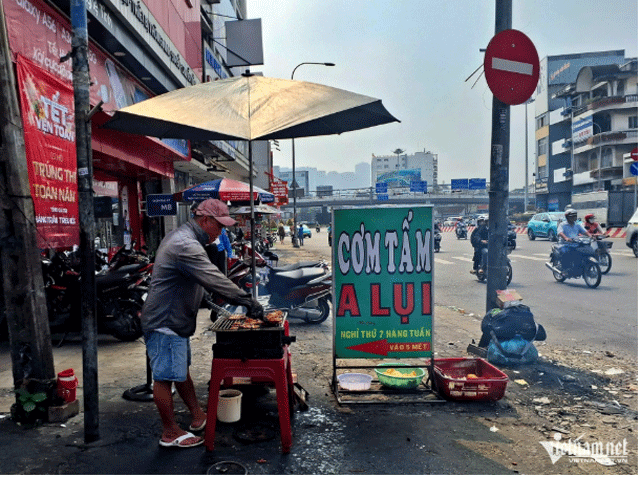 Phat-ngan-voi-mo-hinh-bep-nuong-ngoai-troi-nguoi-dan-than-tho-vi-phai-chiu-dung-khoi-moi-ngay-1