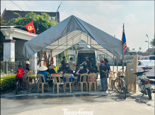 tai-nan-cao-toc-bac-nam-chuyen-xe-chuan-bi-cho-hy-su-khep-lai-bang-4-chiec-quan-tai-phu-hoa-trang-1