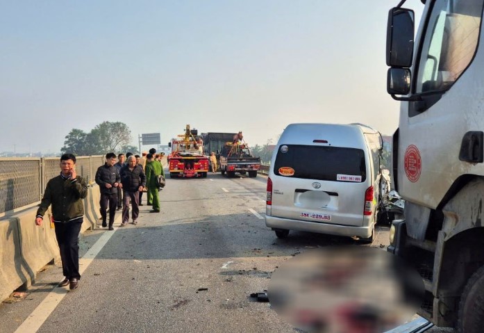 tai-nan-cao-toc-bac-nam-chuyen-xe-chuan-bi-cho-hy-su-khep-lai-bang-4-chiec-quan-tai-phu-hoa-trang-4