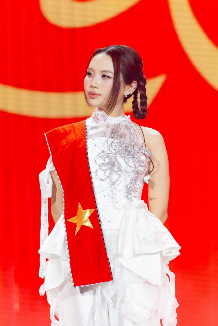 Thuc-hu-clip-phuong-my-chi-khoc-nuc-no-khi-nghe-muc-xu-phat-vi-pham-lien-quan-den-chat-cam  -2