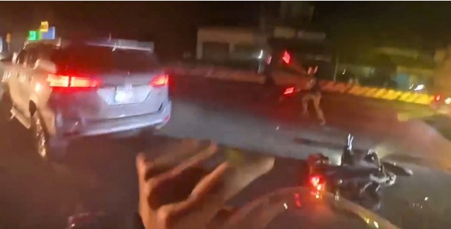 Nguon-con-vu-nhieu-xe-may-ruot-duoi-1-nguoi-di-oto-o-tphcm-cong-an-ho-tro-bao-vay-cung-bat-thanh-3