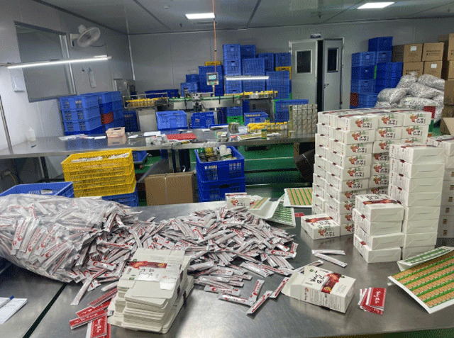 Choang-voi-hang-tram-tan-collagen-vitamin-thuoc-ho-tro-xuong-khop-tieu-hoa-gia-doanh-thu-1800-ty-2