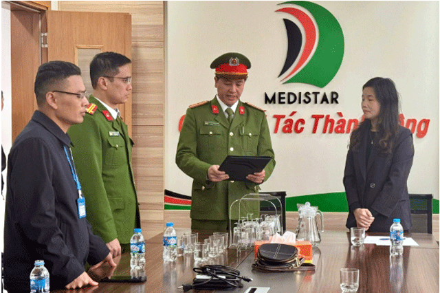 Choang-voi-hang-tram-tan-collagen-vitamin-thuoc-ho-tro-xuong-khop-tieu-hoa-gia-doanh-thu-1800-ty-5