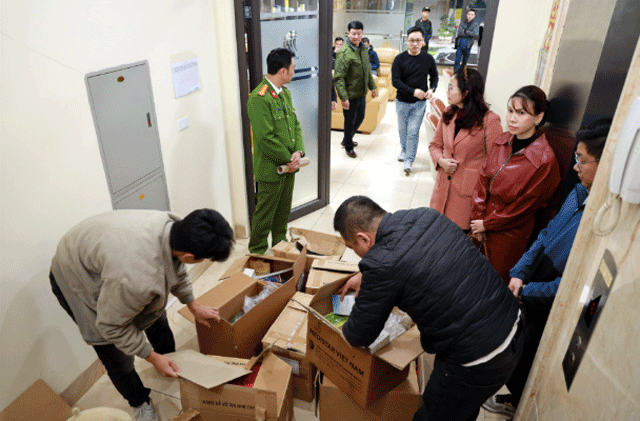 Choang-voi-hang-tram-tan-collagen-vitamin-thuoc-ho-tro-xuong-khop-tieu-hoa-gia-doanh-thu-1800-ty-7