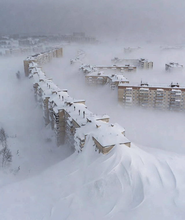 Dot-bao-tuyet-lon-nhat-trong-60-nam-o-nga-tuyet-cao-ngang-den-giao-thong-da-co-2-nguoi-tu-vong-6