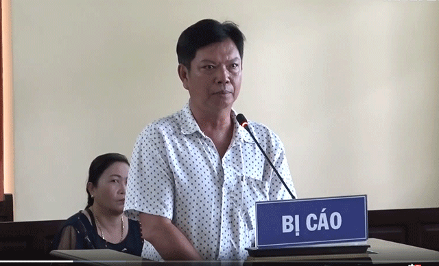 Nguoi-yeu-de-doa-tung-clip-rieng-tu-de-tong-tien-co-gai-co-pha-xu-ly-khien-nhieu-nguoi-ngo-ngang-1