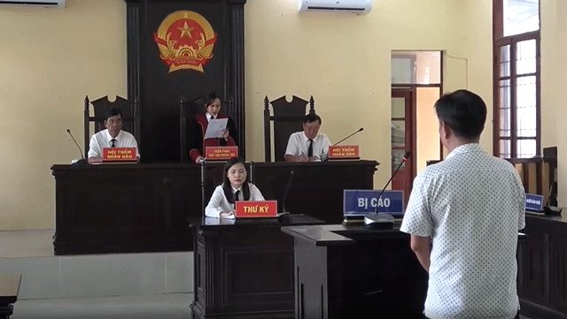 Nguoi-yeu-de-doa-tung-clip-rieng-tu-de-tong-tien-co-gai-co-pha-xu-ly-khien-nhieu-nguoi-ngo-ngang-3