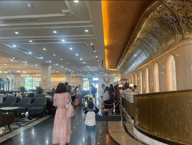 Cap-nhat-thong-tin-chi-tiet-va-anh-hiem-ve-dam-cuoi-phuong-nhi-va-thieu-gia-minh-hoang-tai-nha-trang-1