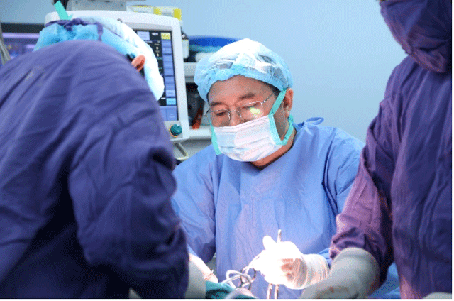 Gia-dinh-hoang-so-khi-con-trai-15-tuoi-gap-tai-nan-khi-phao-tu-che-phat-no-mat-vinh-vien-2-ngon-tay-2