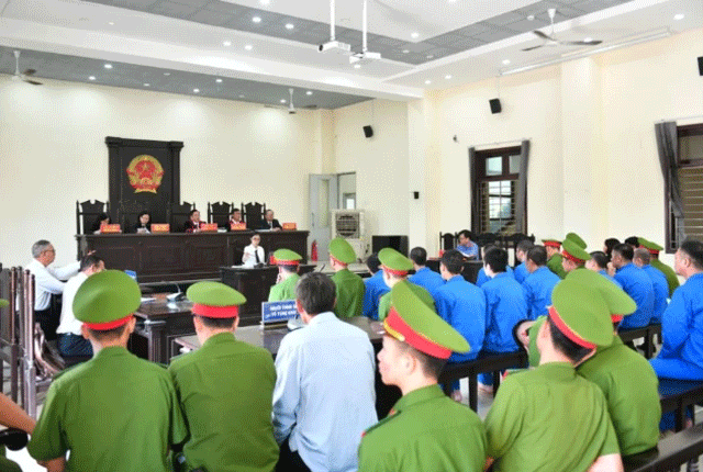 Toa-tuyen-an-vu-nam-thanh-nien-truy-cung-duoi-tan-roi-giet-nguoi-da-man-tai-quan-hat-sau-mau-thuan-1