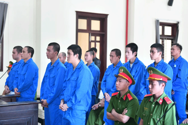 Toa-tuyen-an-vu-nam-thanh-nien-truy-cung-duoi-tan-roi-giet-nguoi-da-man-tai-quan-hat-sau-mau-thuan-2 (1)