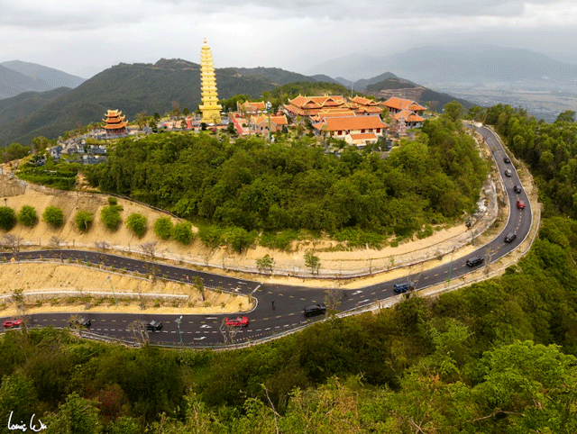 le-cuoi-cua-phuong-nhi-thieu-gia-minh-hoang-cap-doi-lo-dien-trong-ao-dai-truyen-thong-trang-nha-2