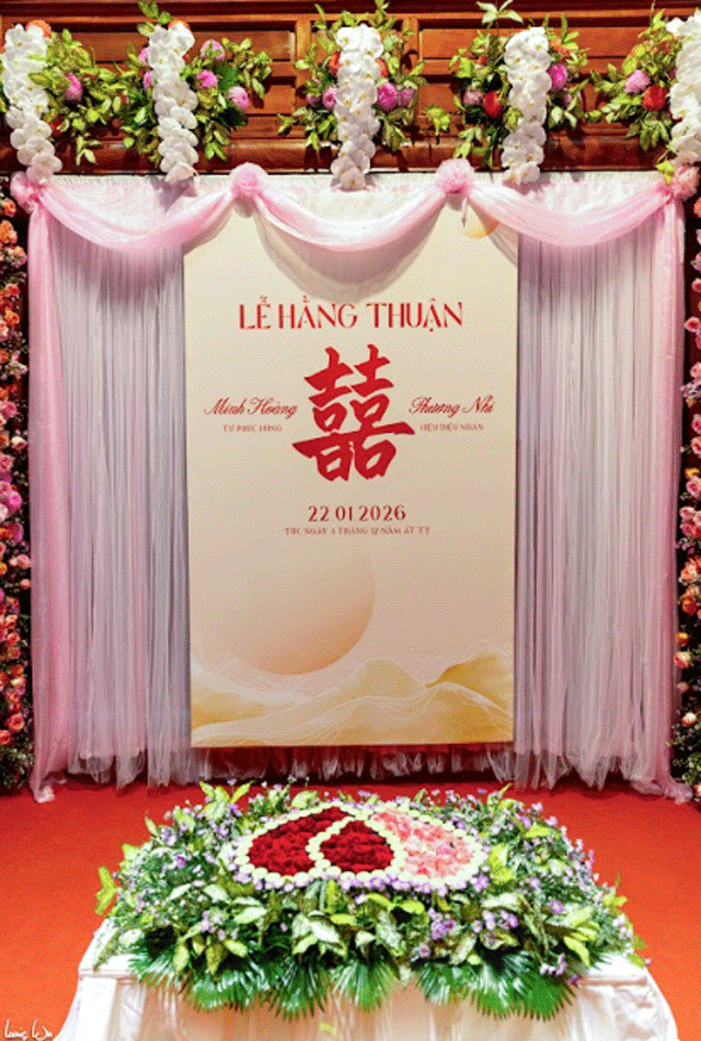 le-cuoi-cua-phuong-nhi-thieu-gia-minh-hoang-cap-doi-lo-dien-trong-ao-dai-truyen-thong-trang-nha-4