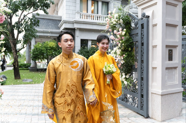 le-cuoi-cua-phuong-nhi-thieu-gia-minh-hoang-cap-doi-lo-dien-trong-ao-dai-truyen-thong-trang-nha-9