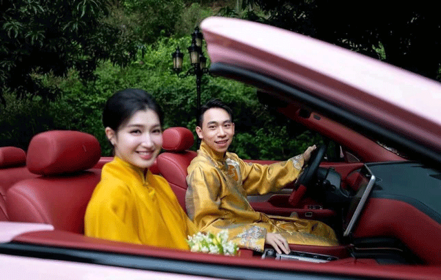 Le-cuoi-cua-phuong-nhi-minh-hoang-cap-doi-lo-dien-trong-ao-dai-truyen-thong-trang-nha-2