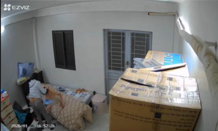 Clip-nu-giup-viec-bao-hanh-da-man-cu-ba-90-tuoi-bi-bai-liet-lien-tuc-van-co-bop-co-chui-boi-1