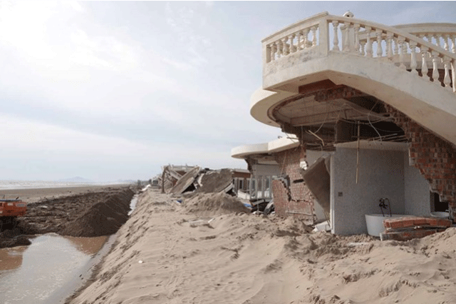 He-lo-ly-do-khien-23-can-biet-thu-be-the-o-ha-noi-dong-loat-do-sap-hu-hong-nang-1