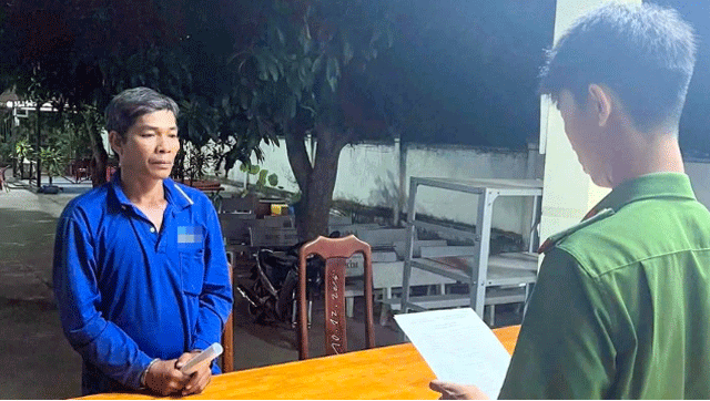 Bat-giu-nguoi-dan-ong-trom-dien-thoai-nguoi-lam-dong-trot-lot-noi-long-tham-quay-lai-lay-them-tai-san-