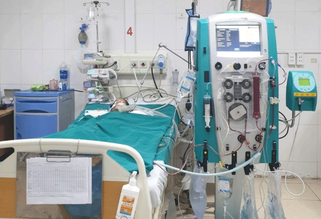 Vu-me-nghi-cho-3-con-nho-uong-tra-sua-pha-thuoc-diet-chuot-tho-phao-khi-biet-tinh-hinh-3-em-nho-2