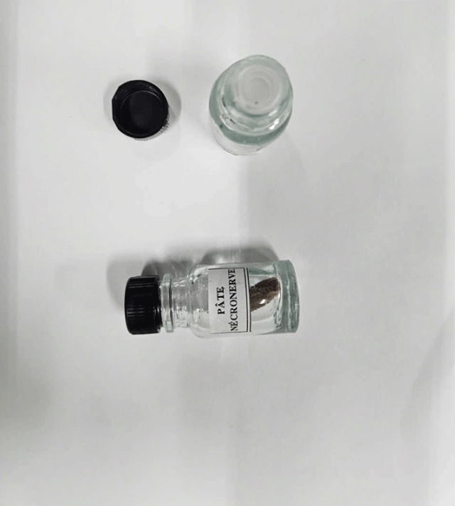 Vu-thach-tin-co-kha-nang-gay-ung-thu-duoc-ban-cho-cac-co-so-nha-khoa-nha-khoa-dung-thach-tin-lam-gi-5